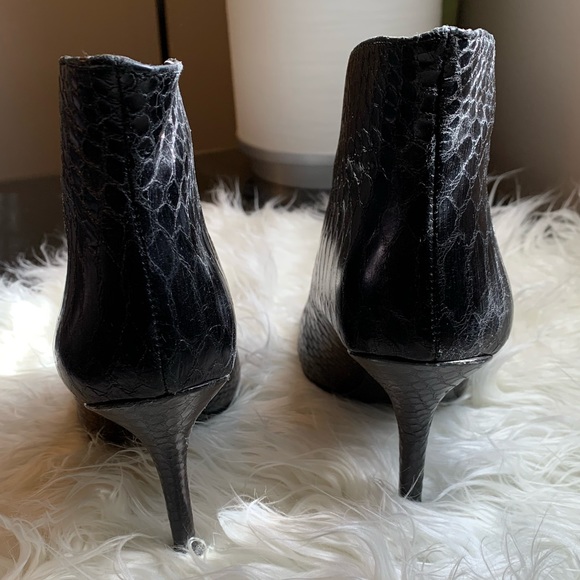 ❌SOLD❌ Vince Camuto Caden Bootie fits like sz 7 Excellent - Picture 3 of 6